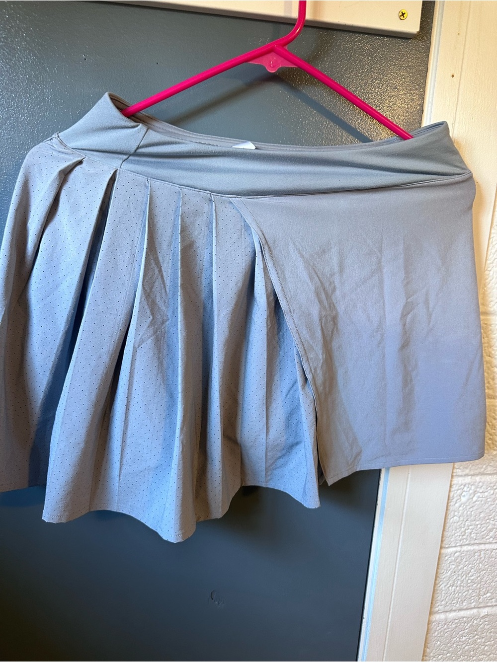Lulu lemon Light Gray Pleated Women's Skirt